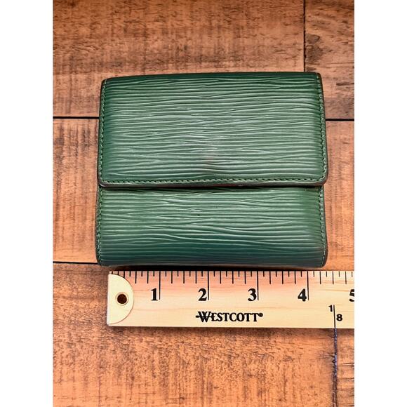 LOUIS VUITTON Green Epi Leather Small Compact Wallet - Picture 12 of 13
